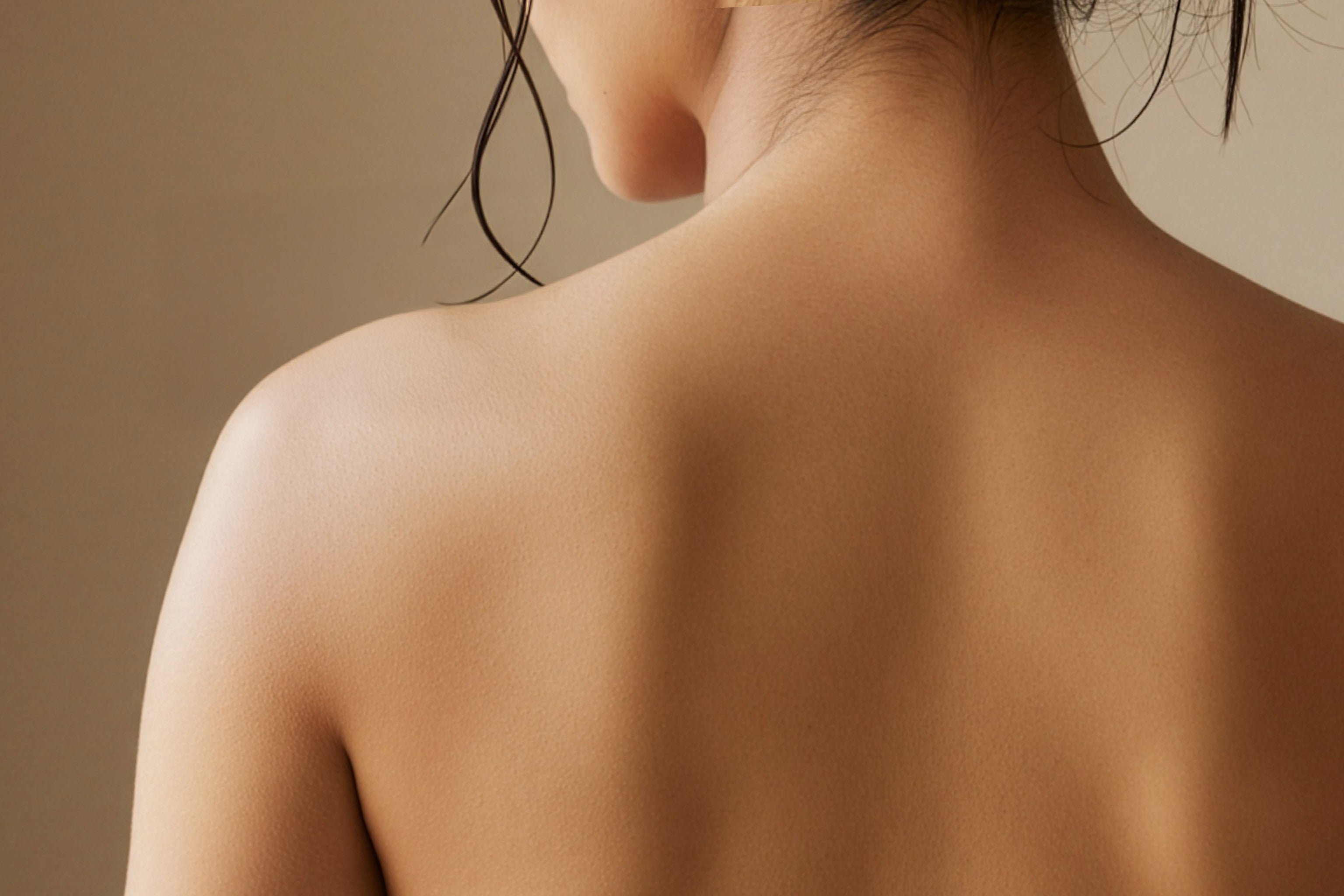 Gently yet deeply cleanses while supporting the skin’s natural hydration balance